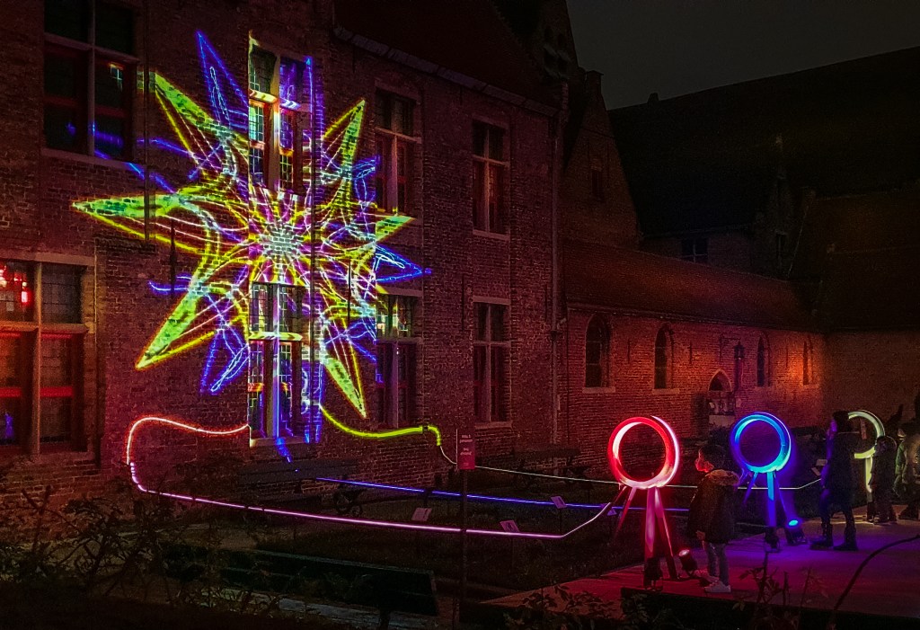 World Wild Schooling - https://worldwildschooling.com Bruges Winter Glow - https://worldwildschooling.com/bruges-winter-glow-2020/