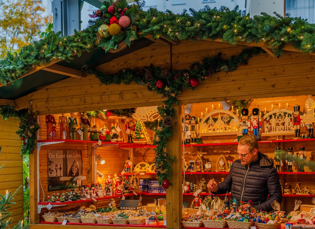 World Wild Schooling - https://worldwildschooling.com Christmas market, Saxony Representation in Brussels - https://worldwildschooling.com/christmas-market-saxony-representation-in-brussels/