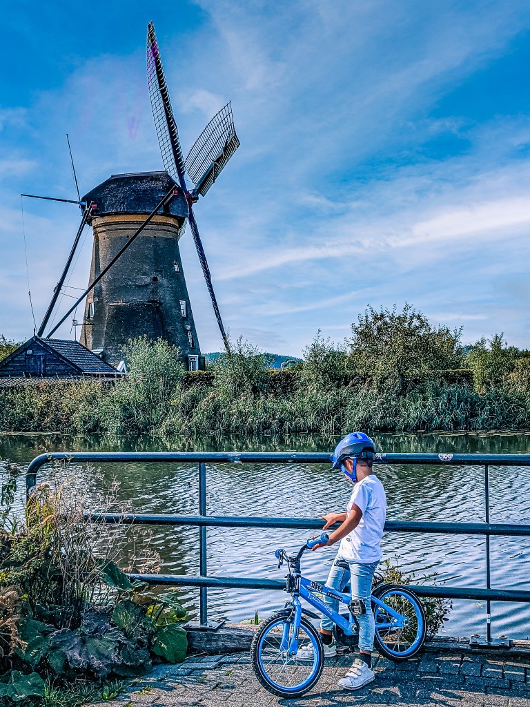 World Wild Schooling - https://worldwildschooling.com Kinderdijk Windmills, Netherlands | How to Visit | Where to Stay - https://worldwildschooling.com/kinderdijk/