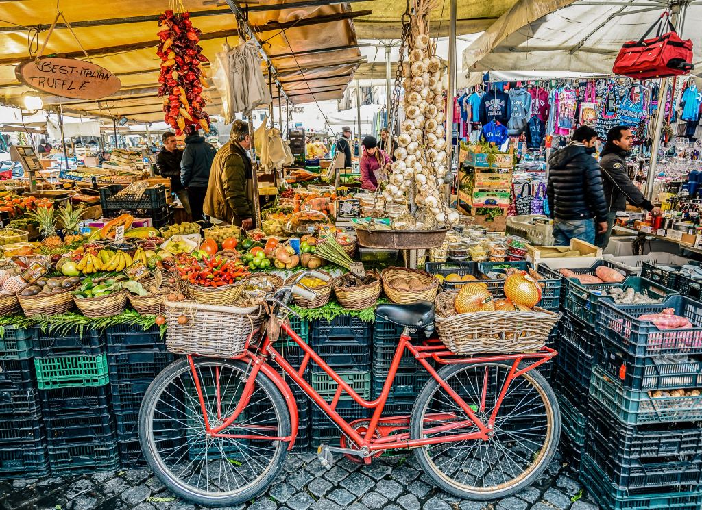 Campo De' Fiori - Best things to do in Rome - World Wild Schooling