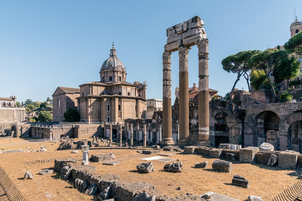 Ruins in Rome - Best things to do in Rome - World Wild Schooling
