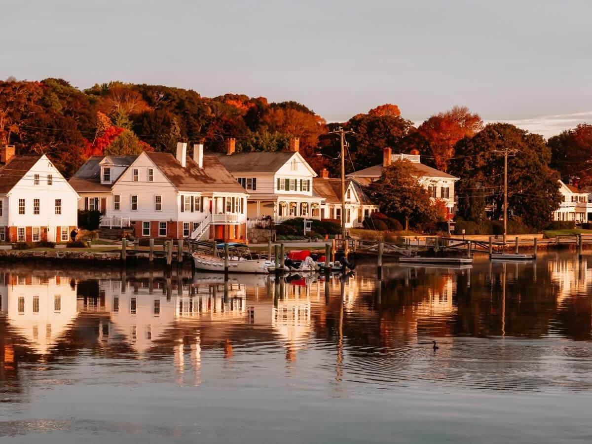 12 Quaint US Harbor Towns for a Relaxing Seaside Vacation 