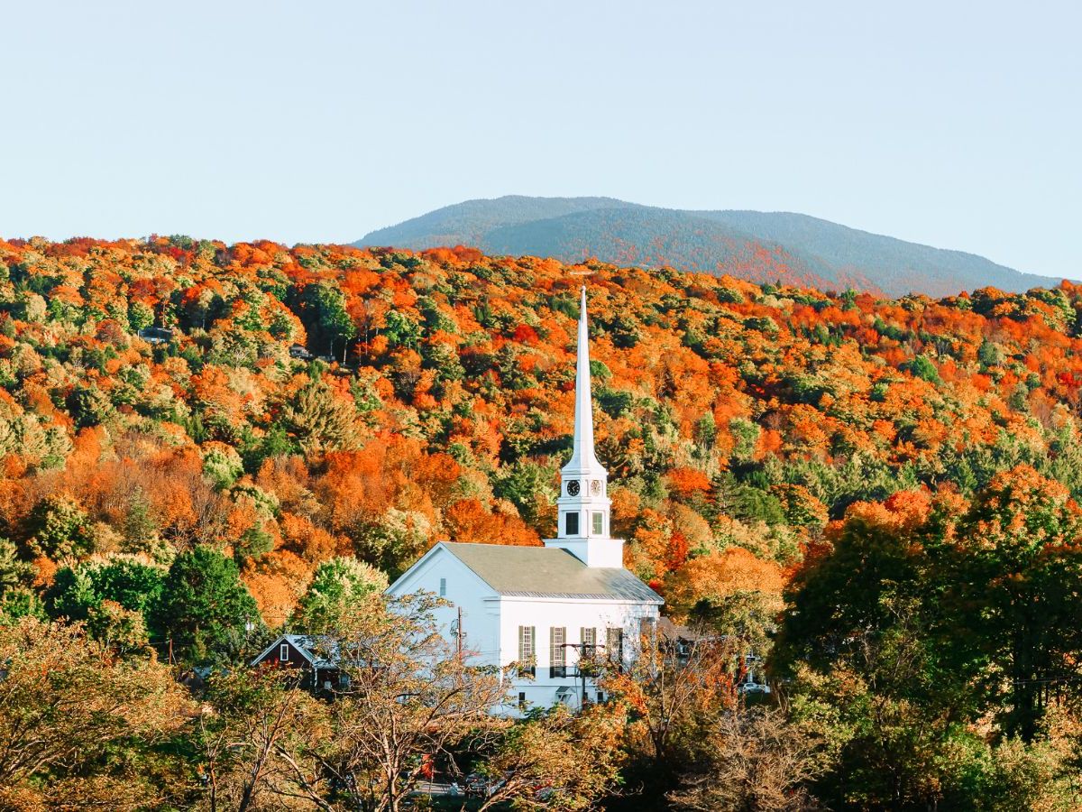 12 US Destinations To Experience the Magic of Fall Foliage 