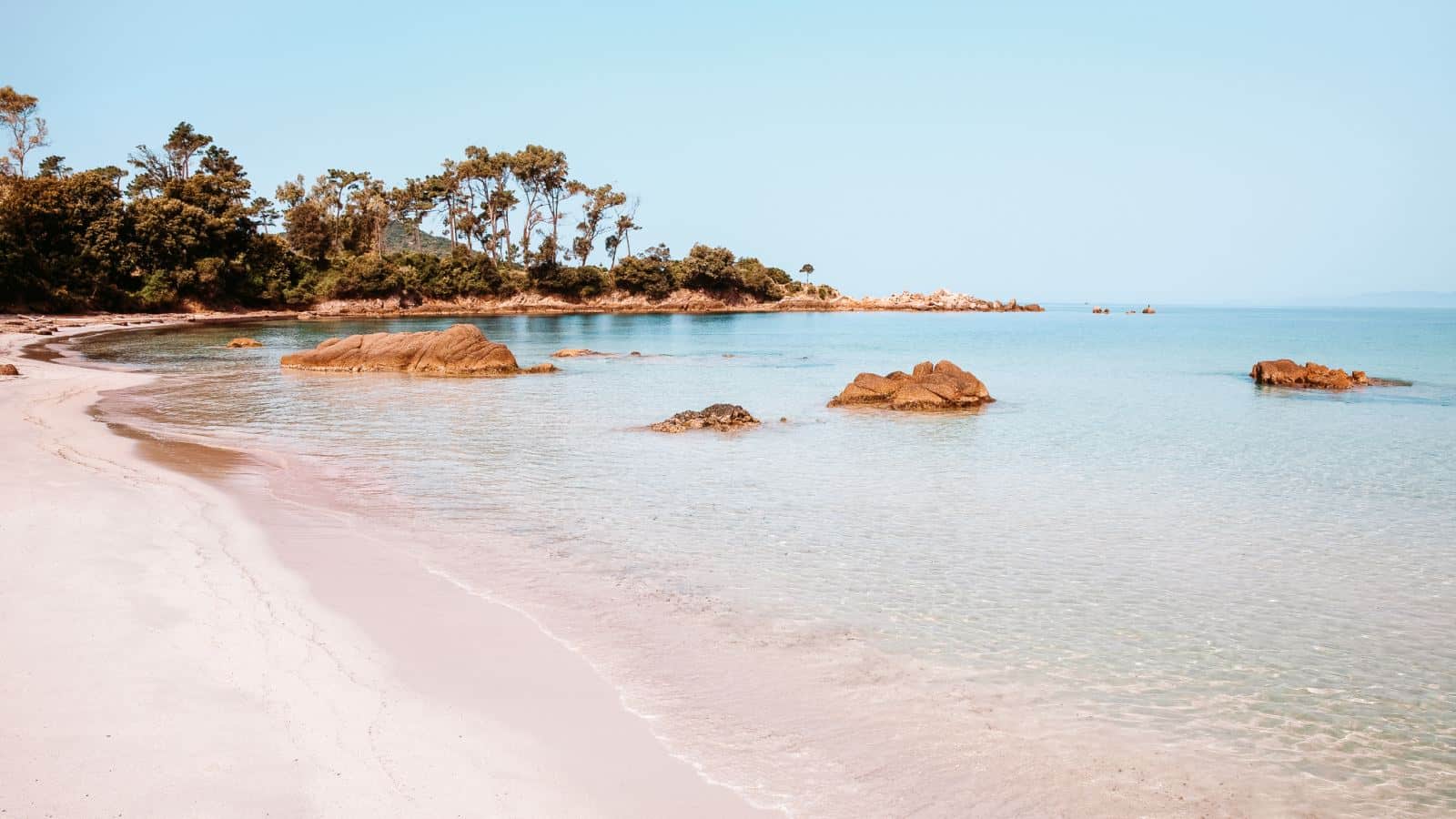 Paysage de Corse, plage à Ajaccio 12 European Islands for a Dreamy Beach Holiday