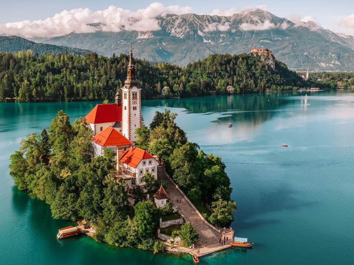 12 European Lakeside Towns for a Peaceful Getaway