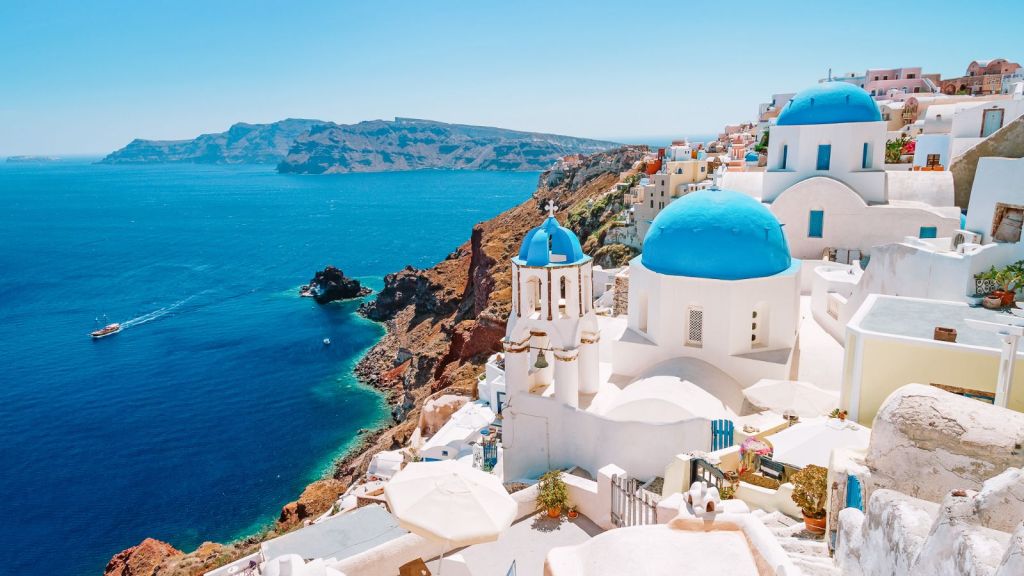 European Towns That Are Like Stepping into a Fairytale Oia, Santorini, Greece