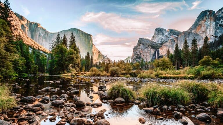 12 Beautiful Hiking Trails in the US That Will Make You Fall in Love With the Outdoors