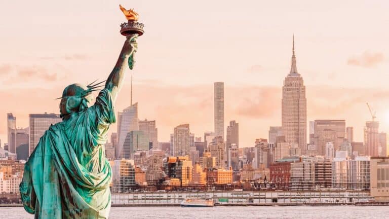 Must-See U.S. Landmarks for First-Time Visitors The Statue of Liberty, New York