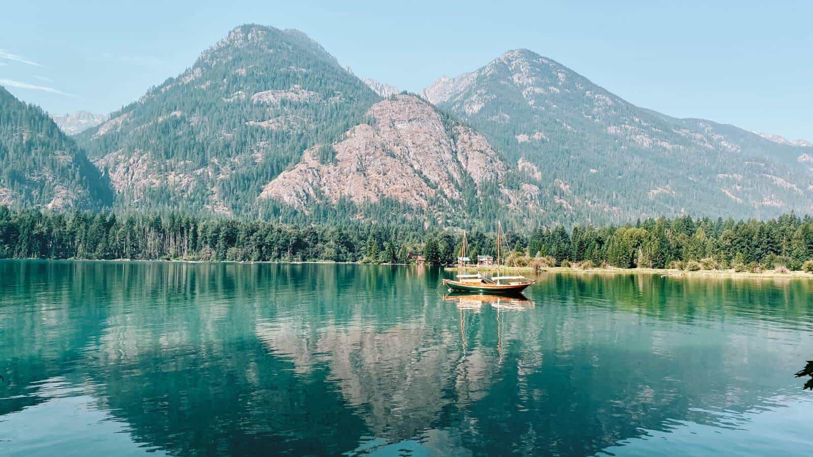 US Lake Destinations For a Serene Vacation_Lake Chelan Washington State_Alxandra_Jade_shutterstock_2245353959 US Lake Destinations For a Serene Vacation Lake Chelan Washington State