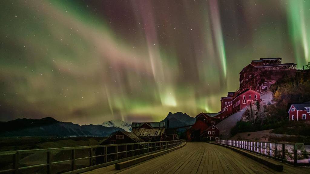 Epic Northern Lights Viewing Spots in the US Wrangell-St. Elias National Park and Preserve, Alaska