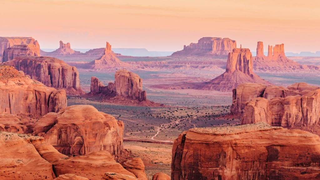 Extraordinary Desert Landscapes to Explore Monument Valley, USA
