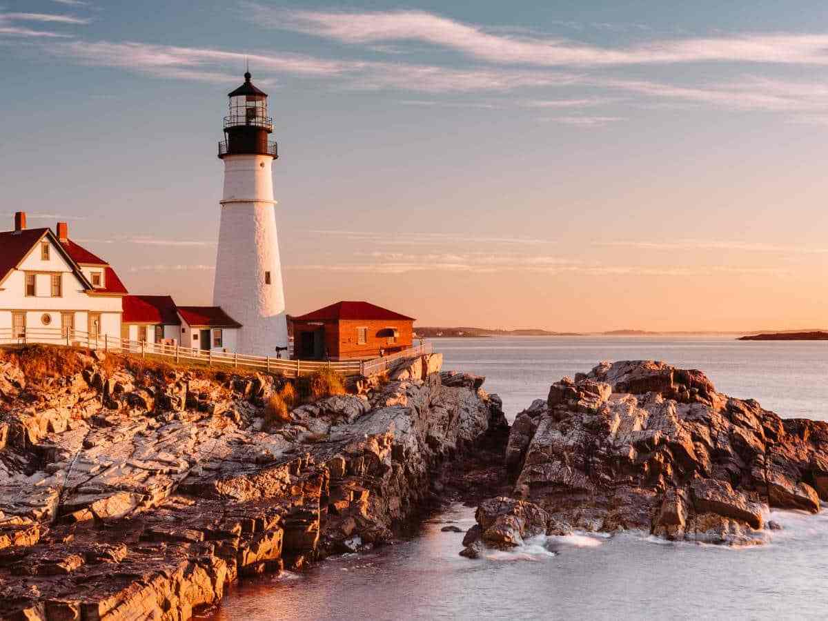 12 Incredible Lighthouses Offering Spectacular Ocean Views