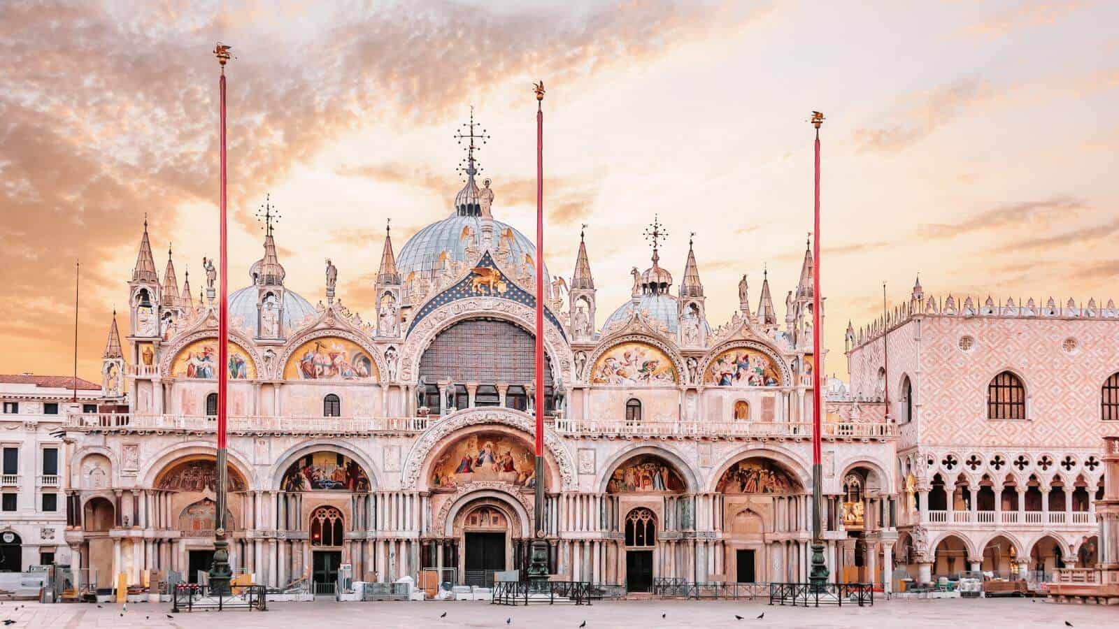 12 European Cities With Unforgettable Historic Districts European Cities With Unforgettable Historic Districts Venice Italy © AlexAnton Adobe Stock Photo 231740626 - 12 European Cities With Unforgettable Historic Districts