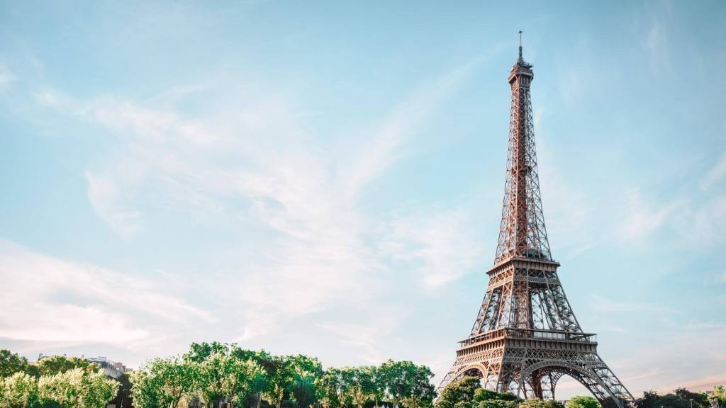 Europe's Most Overrated Tourist Traps The Eiffel Tower (Paris, France)