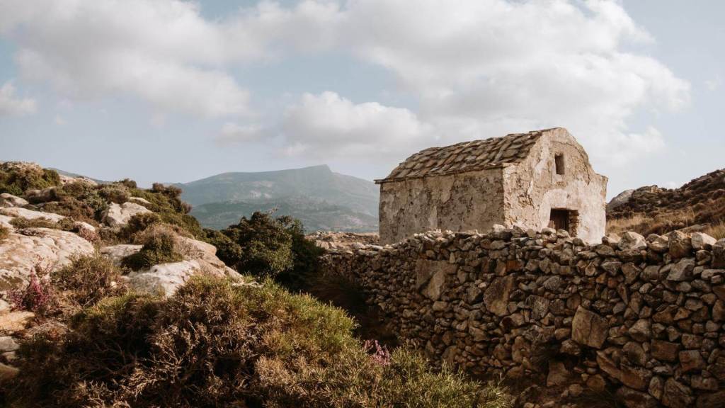 Unmissable Things To Do In Naxos Enjoy a Hike to Apano Kastro