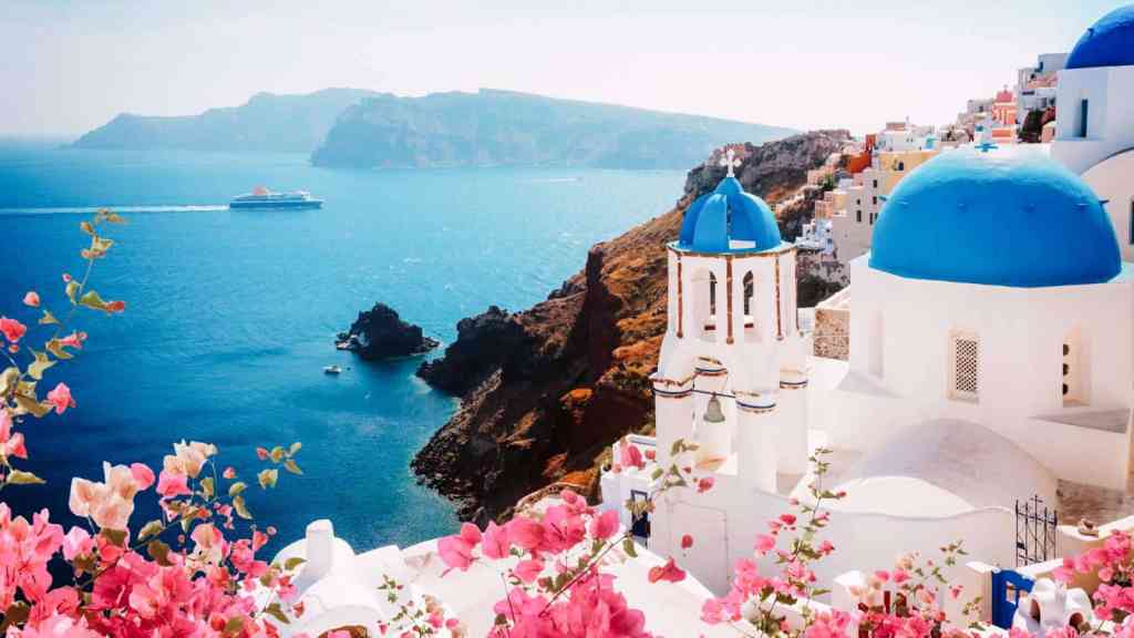 20 Unmissable Things To Do in Santorini