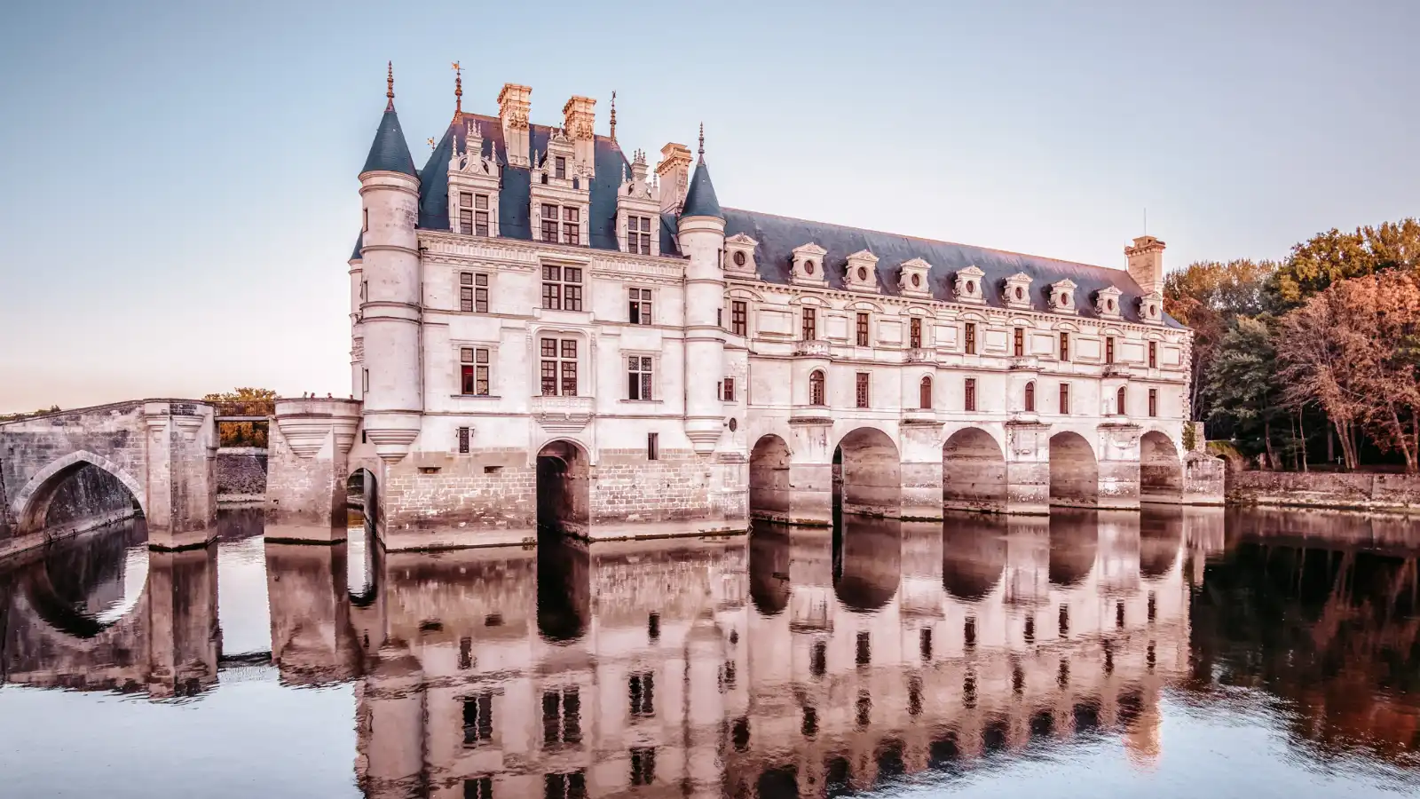 12 Iconic French Locations That Will Make Your Instagram Shine European Palaces Chateau de Chenonceau Loire Valley © Viacheslav Lopatin Shutterstock 1253432734 - 12 Iconic French Locations That Will Make Your Instagram Shine