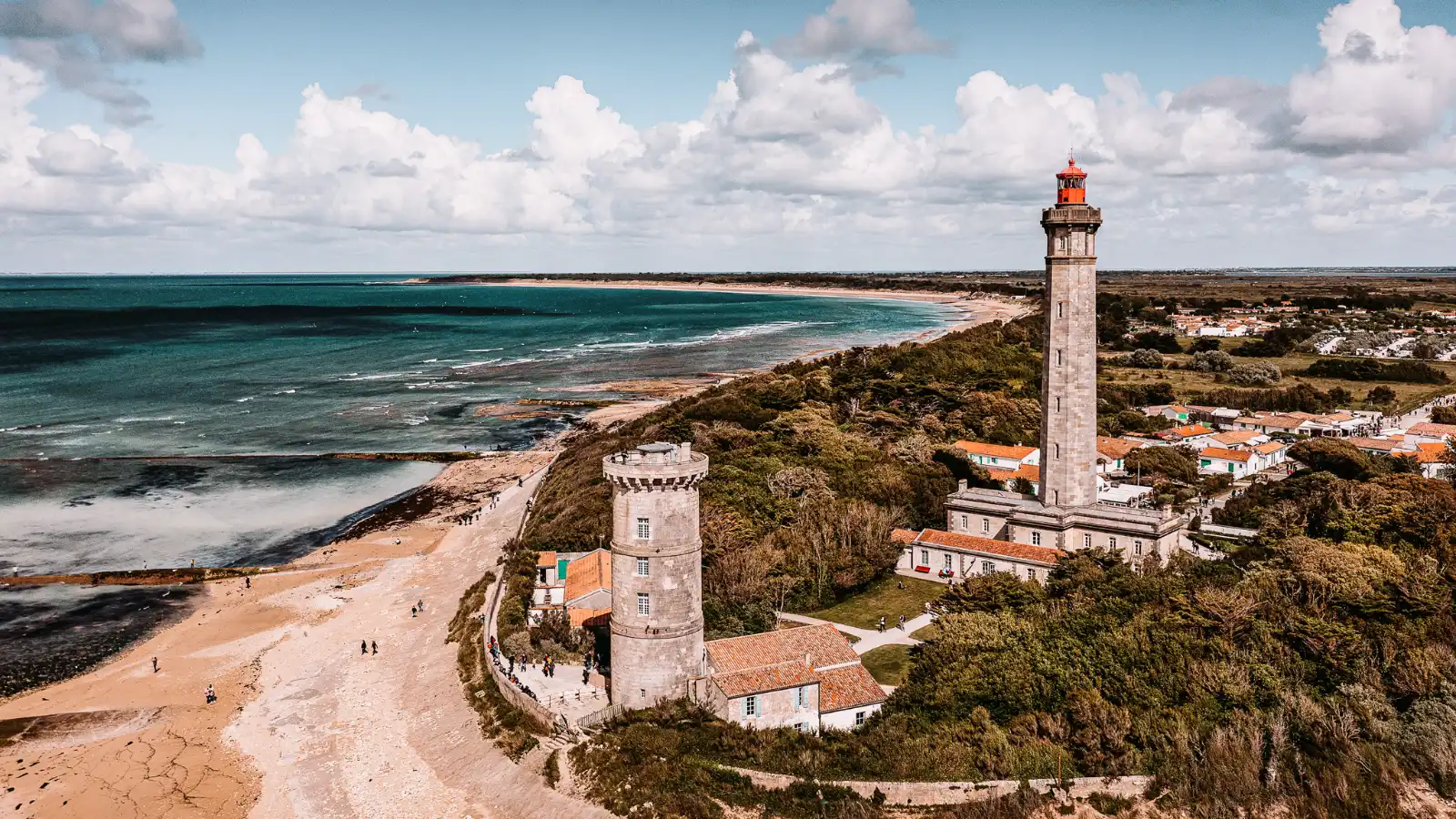 12 Surreal Places in France That Seem Straight Out of a Dream 12 Surreal Places in France Nouvelle Aquitaine © Vincent Adobe Stock 481968780 - 12 Surreal Places in France That Seem Straight Out of a Dream
