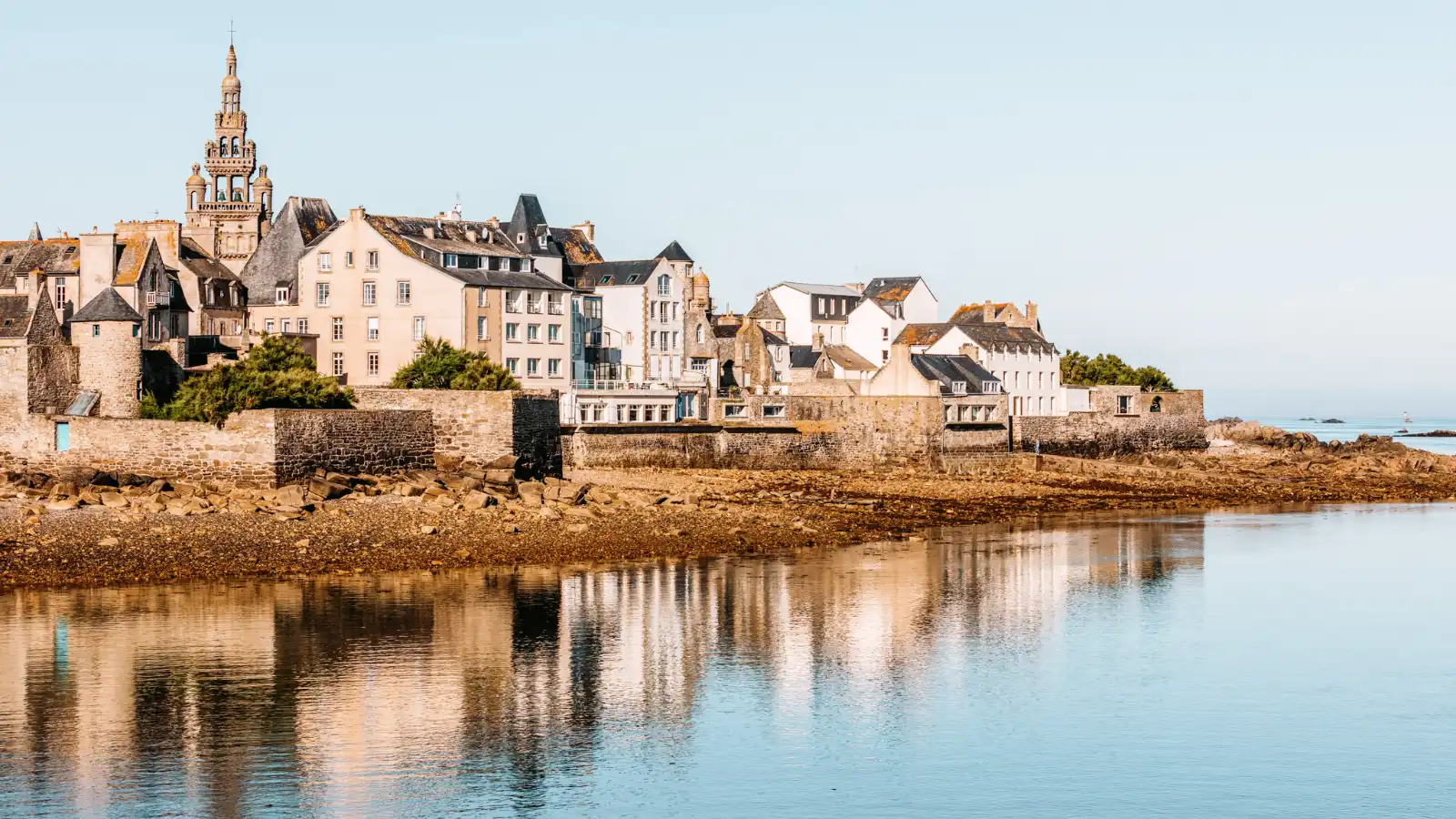 Beaches in France_Roscoff_© Jarek106_Adobe Stock_120585911 12 Underrated French Beach Towns That Fly Under the Radar but Shouldn't