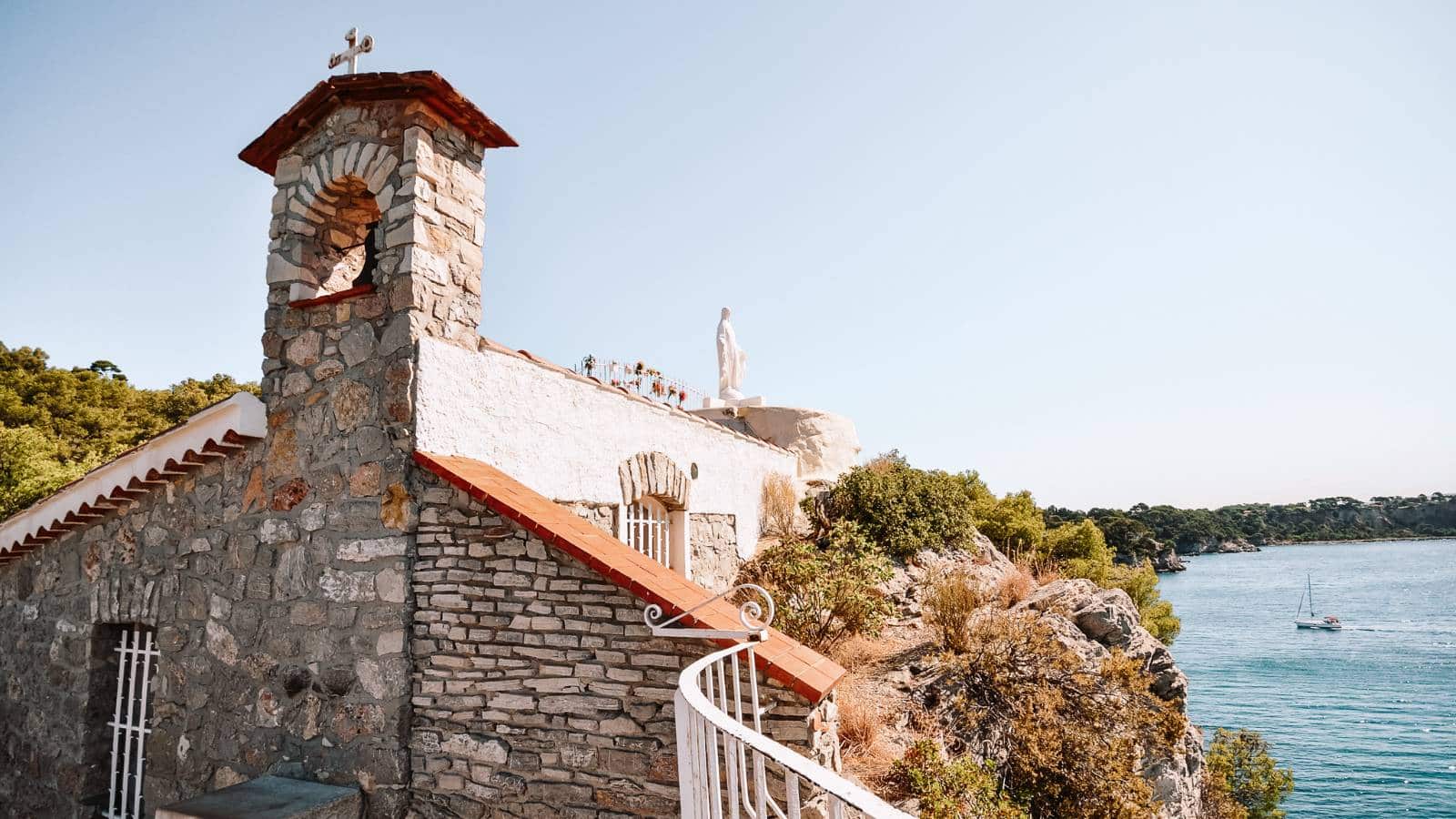 12 French Neighborhoods So Beautiful, You'll Want To Move There Immediately Neighborhoods in France Le Mourillon Toulon © Philippe Asseray Adobe Stock 117959650 - 12 French Neighborhoods So Beautiful, You'll Want To Move There Immediately