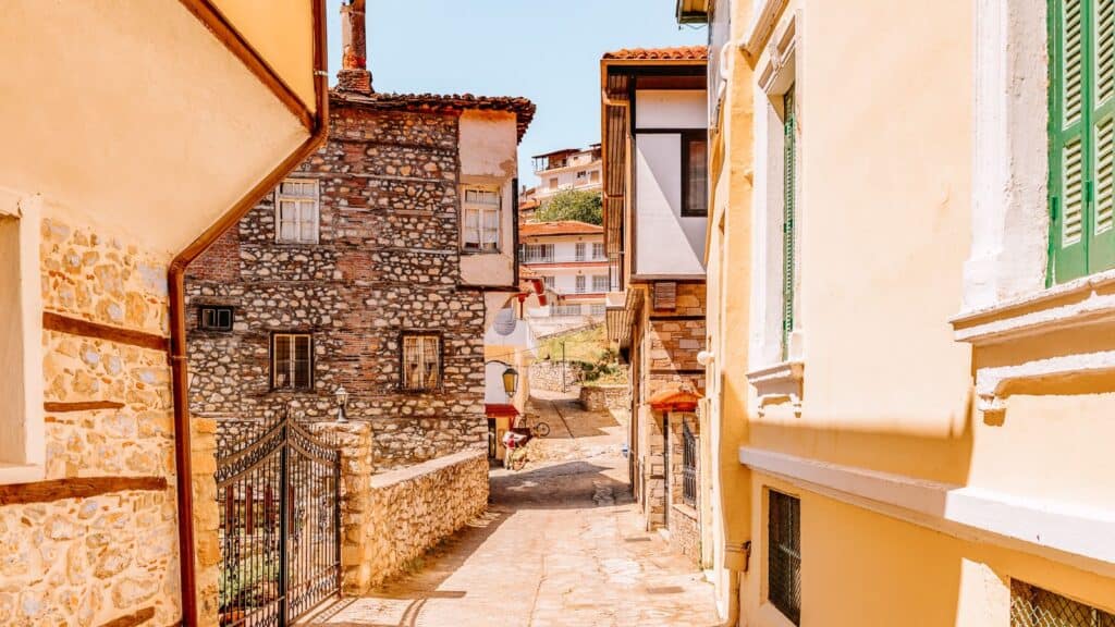 12 Cheapest Places To Visit in Greece Kastoria