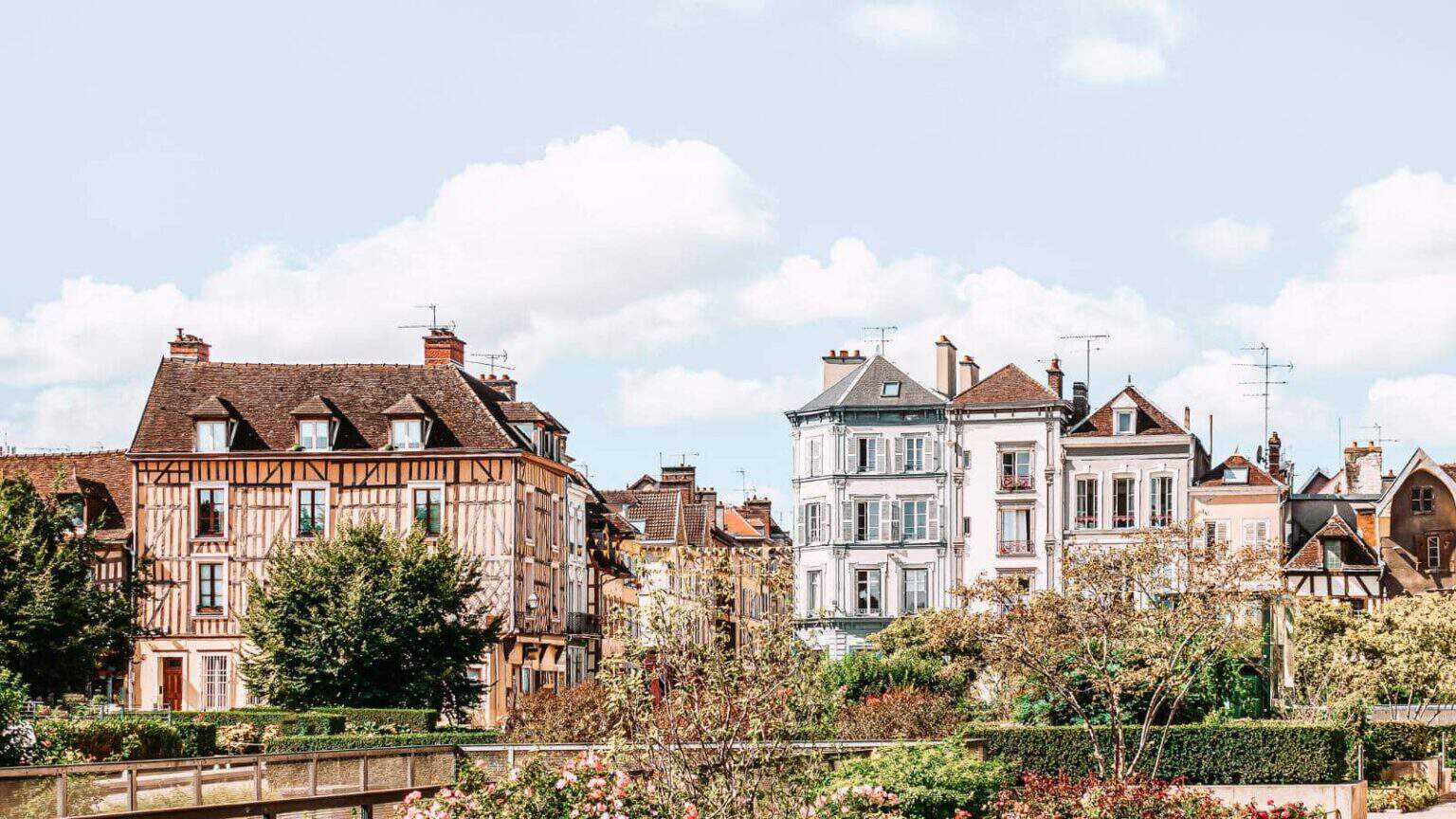 These 12 Beautiful French Towns Are So Affordable, You’ll Think You’re ...