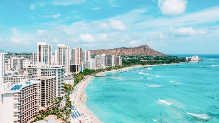 Warm Destinations in the World in September_Honolulu, Hawaii