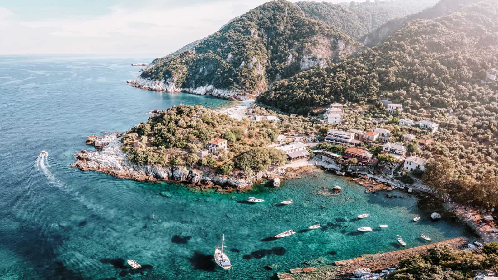 12 Beautiful Hiking Trails in Greece Agia Paraskevi to Damouhari, Pelion Peninsula_© Sven Hansche_Shutterstock_2421621533 12 Beautiful Hiking Trails in Greece Agia Paraskevi to Damouhari, Pelion Peninsula