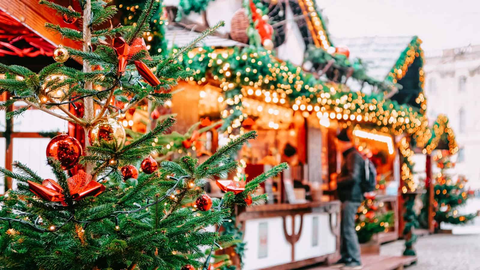 12 Best Christmas Markets in the US Downtown Holiday Market Washington, DC._© Roman Babakin_Adobe Stock_302335517 12 Best Christmas Markets in the US Downtown Holiday Market Washington, DC.