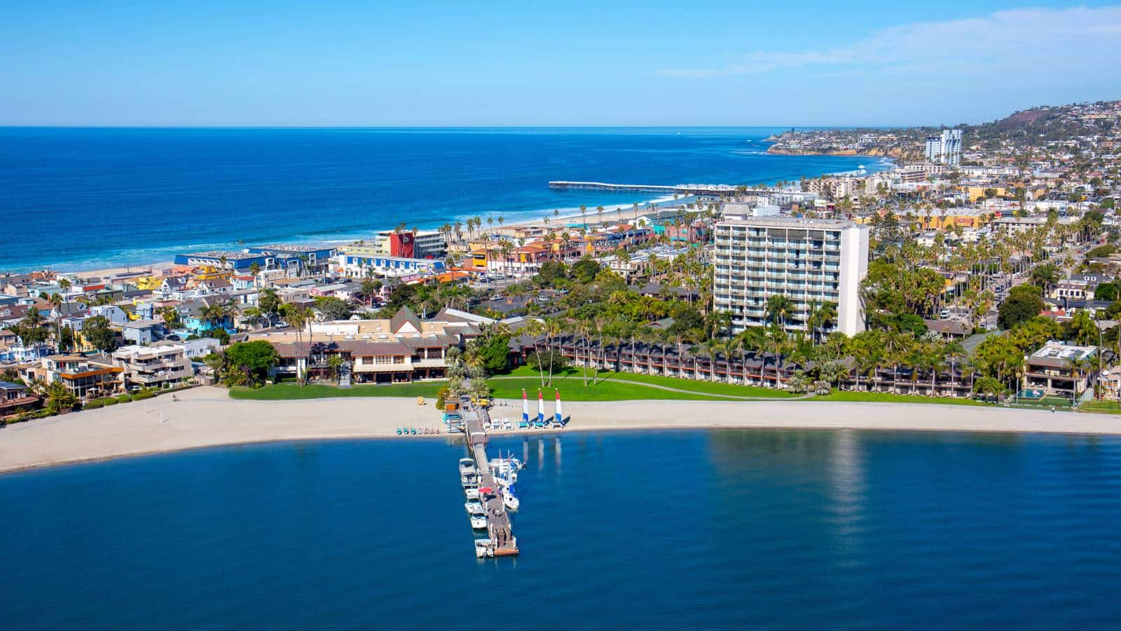 12 Cheap Winter Resorts in the US Catamaran Resort Hotel and Spa, San Diego, California