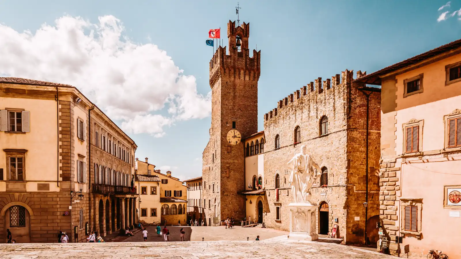 Hotels for Fall Foliage in the World La Loggia - Villa Gloria, Tuscany, Italy_© Evgeni_Adobe Stock_170720901 These 12 Hotels for Fall Foliage Will Make You Never Want To Leave