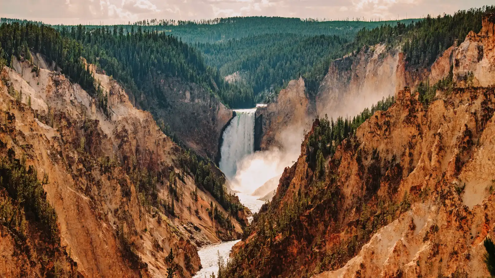 Waterfall Hikes in the US Lower Yellowstone Falls Trail, Yellowstone National Park, Wyoming_© Scott_Adobe Stock_300258830 12 Stunning Waterfall Hikes in the US for Nature Lovers