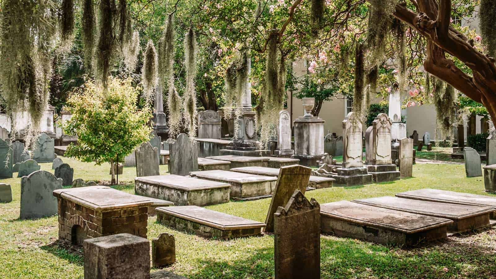 Top Things to Do in Charleston, South Carolina Go on a Ghost Tour!