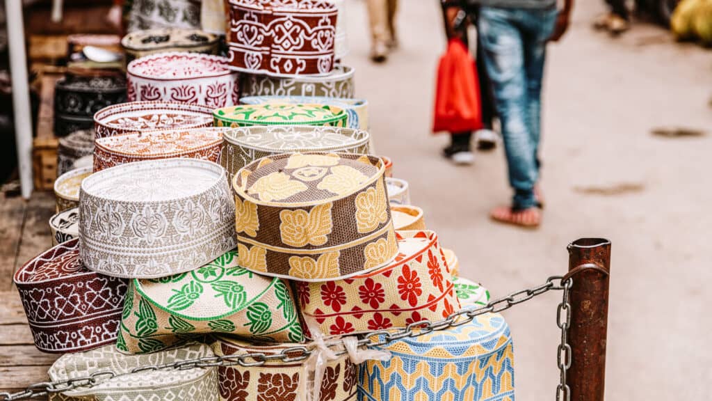 © Ihorbondarenko / Adobe Stock Best_Things_To_Do_in_Zanzibar_Enjoy_the_Sights_and_Smells_at_Darajani_Bazaar