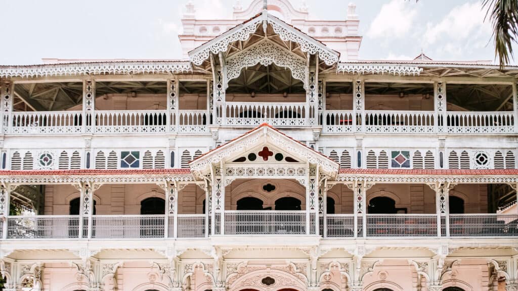 © Cleop6atra_ / Adobe Stock Best_Things_To_Do_in_Zanzibar_Pay_the_Old_Dispensary_a_Visit